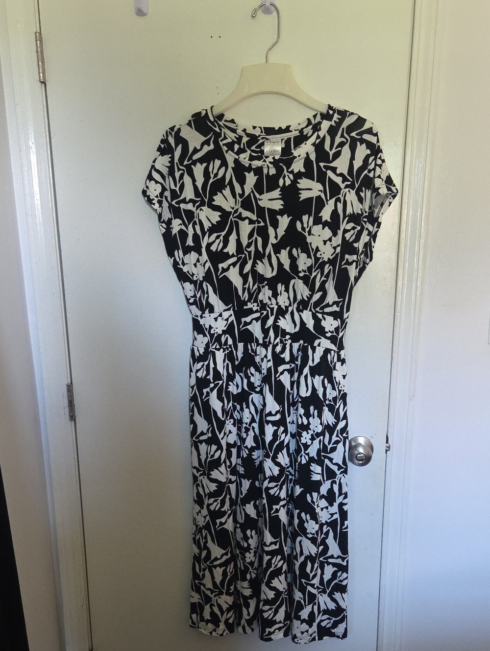 Serra Black and White Floral-Print Midi Dress